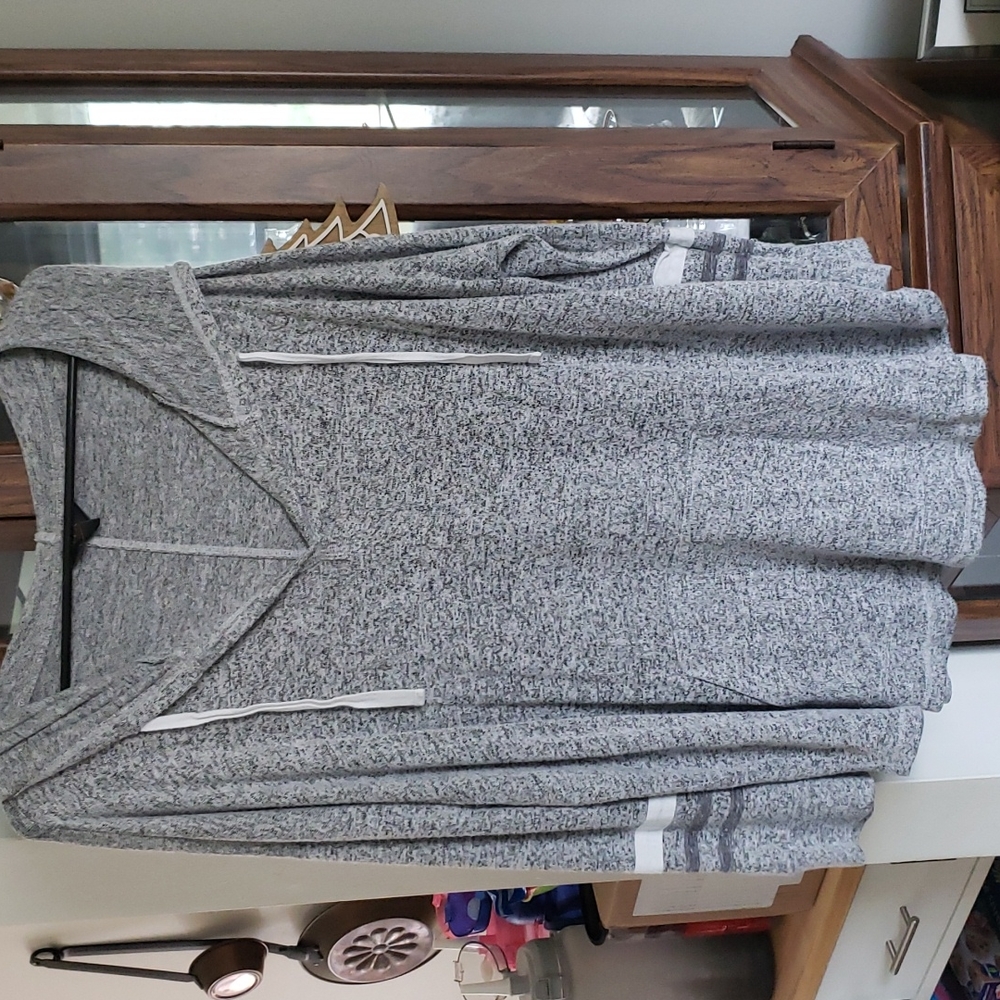 Mix by 41 Hawthorne, Long Sleeve Hooded Top, Gray & White, Size 2X, Worn Once
